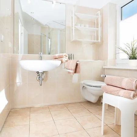 M2 - Apartmenthaus Marienburger Str 4 - Feriendomizil Hollich Apartman *