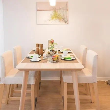 M2 - Apartmenthaus Marienburger Str 4 - Feriendomizil Hollich * Grömitz